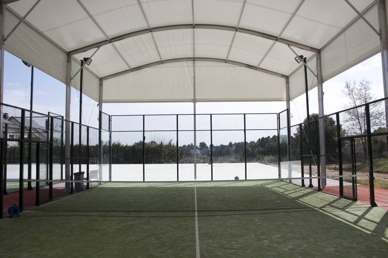 La structure de notre couverture de terrain de padel