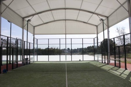 La structure de notre couverture de terrain de padel