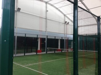 La structure de notre couverture de terrain de padel