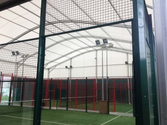 La structure de notre couverture de terrain de padel