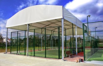 Couverture du terrain de padel par un tissu polyester